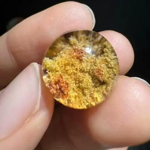 What-Is-Pyramid-Phantom-Quartz Xuan Shu