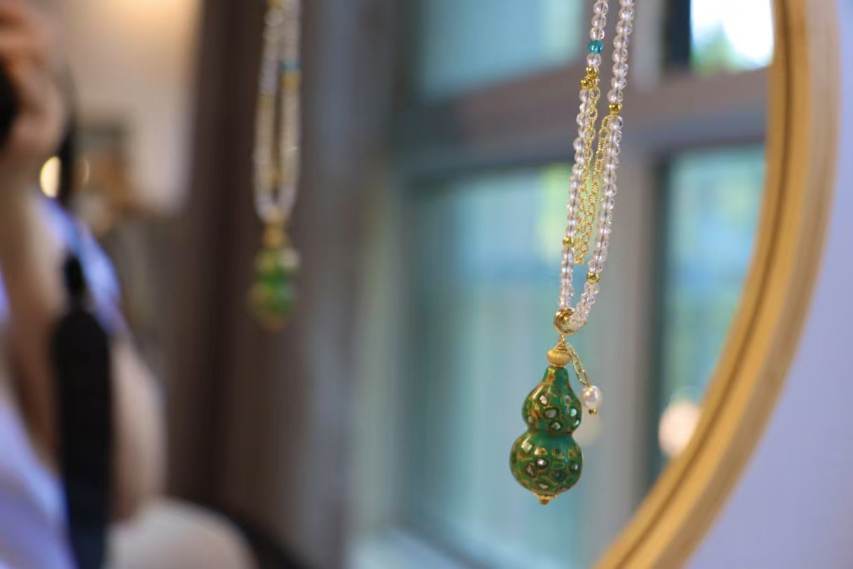 Lacquered Mother-of-Pearl Gourd Pendant Necklace – Water Element Protection XUANSHU