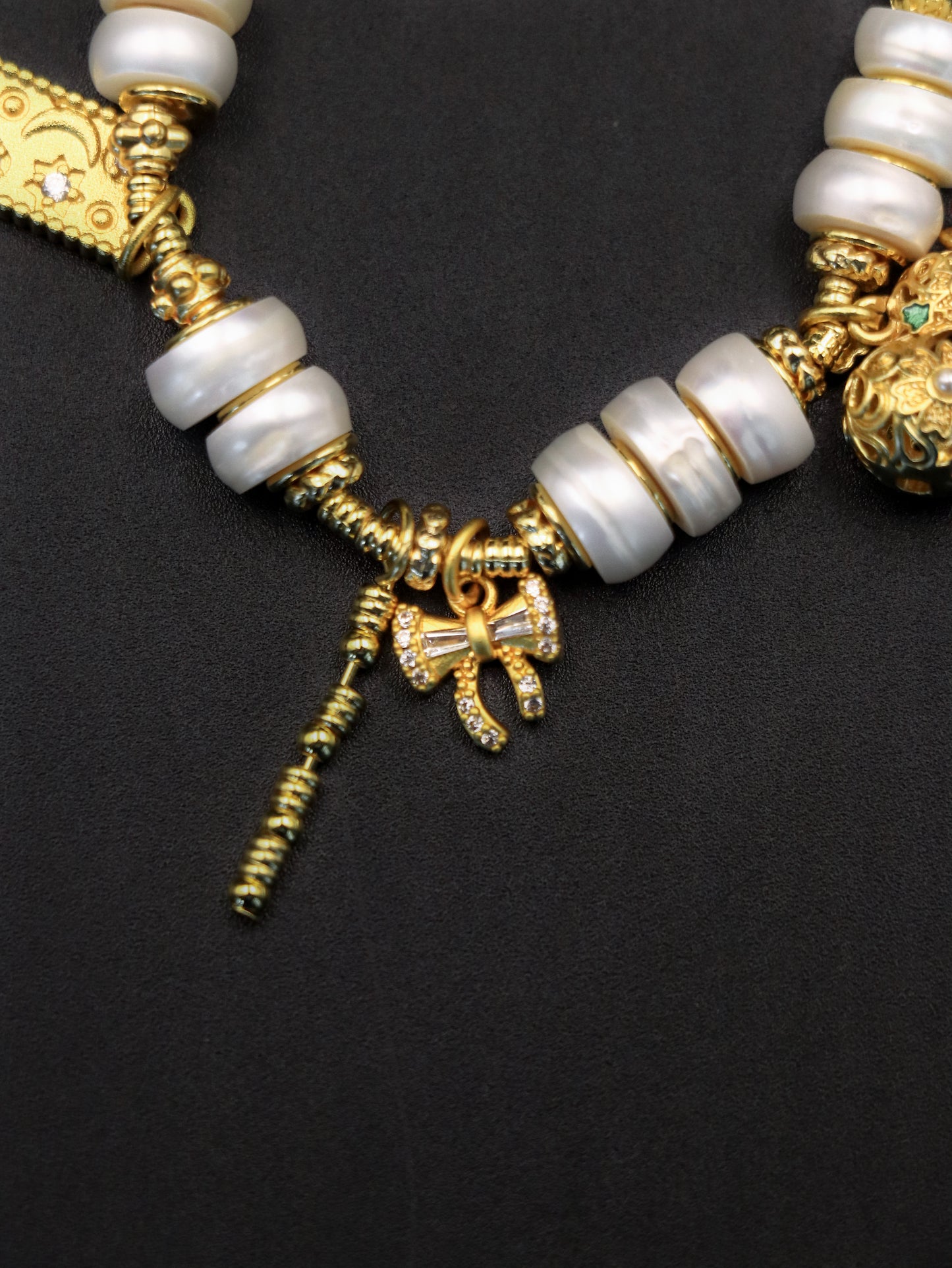 Natural Pearl Tablet & Gold-Plated Peanut Bracelet