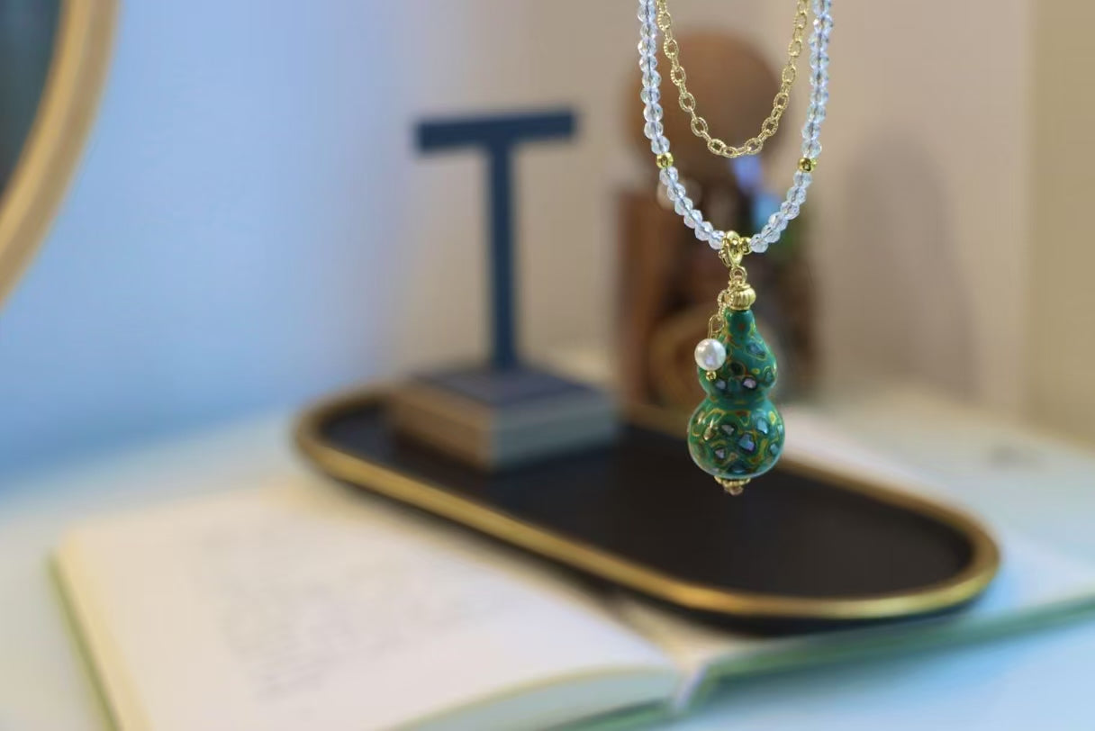 Lacquered Mother-of-Pearl Gourd Pendant Necklace – Water Element Protection XUANSHU