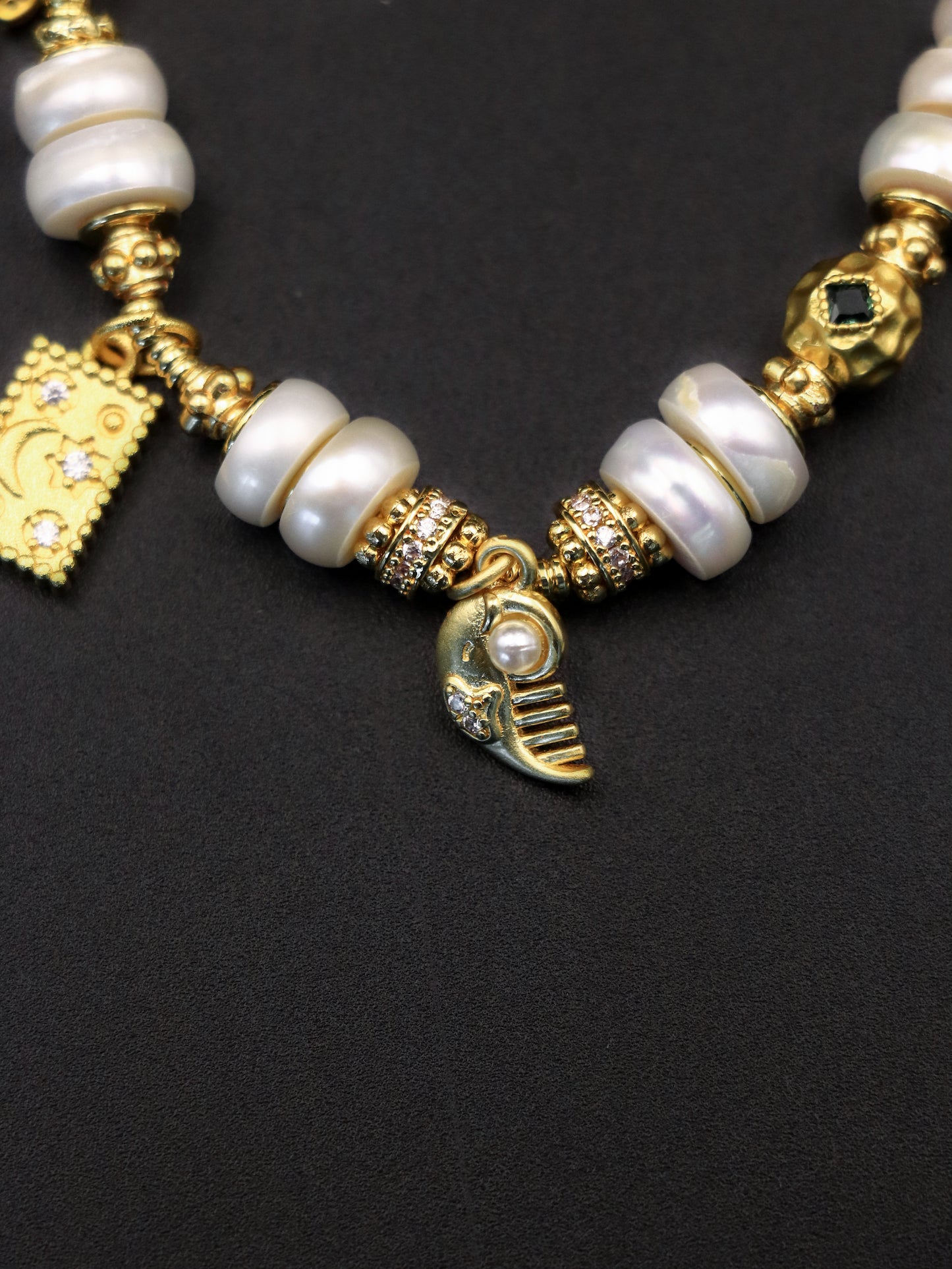 Natural Pearl Tablet & Gold-Plated Peanut Bracelet