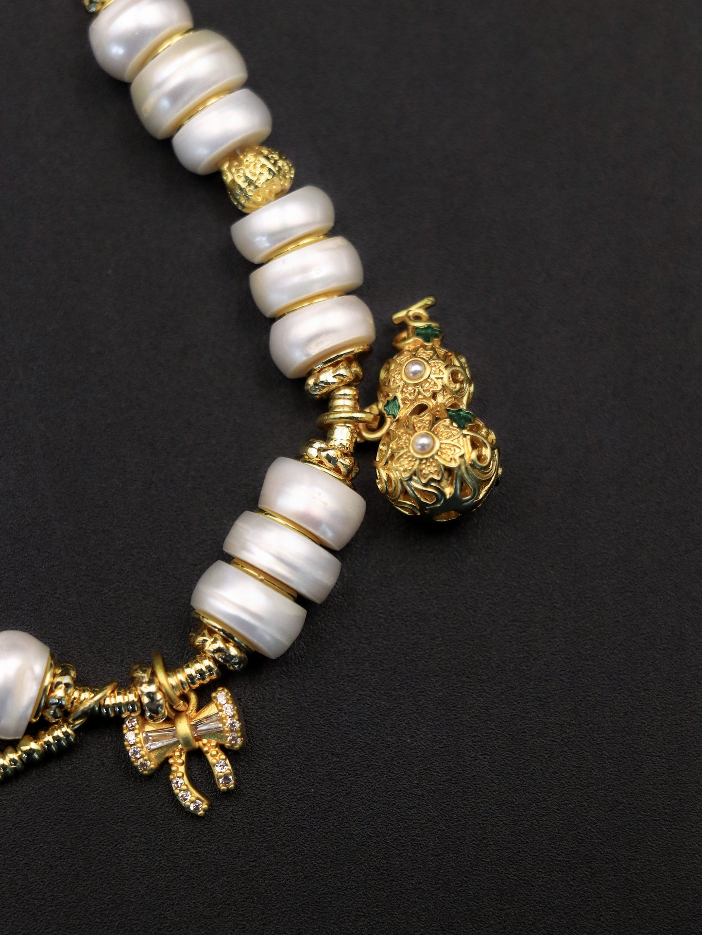Natural Pearl Tablet & Gold-Plated Peanut Bracelet