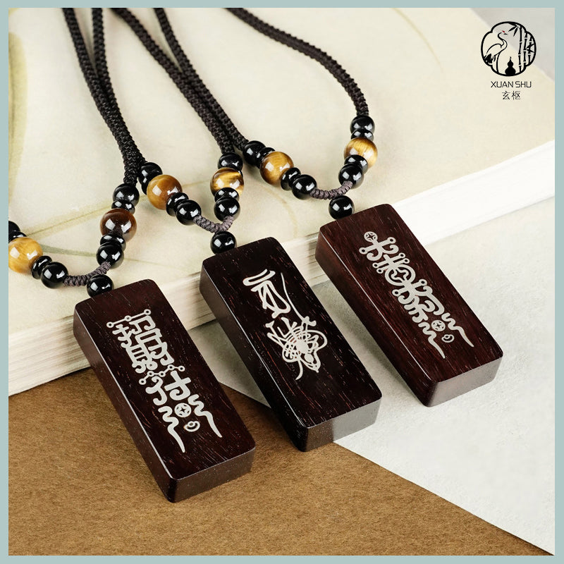 Small Leaf Purple Sandalwood Inlaid Silver Keychain – Prosperity and Good Fortune Charm